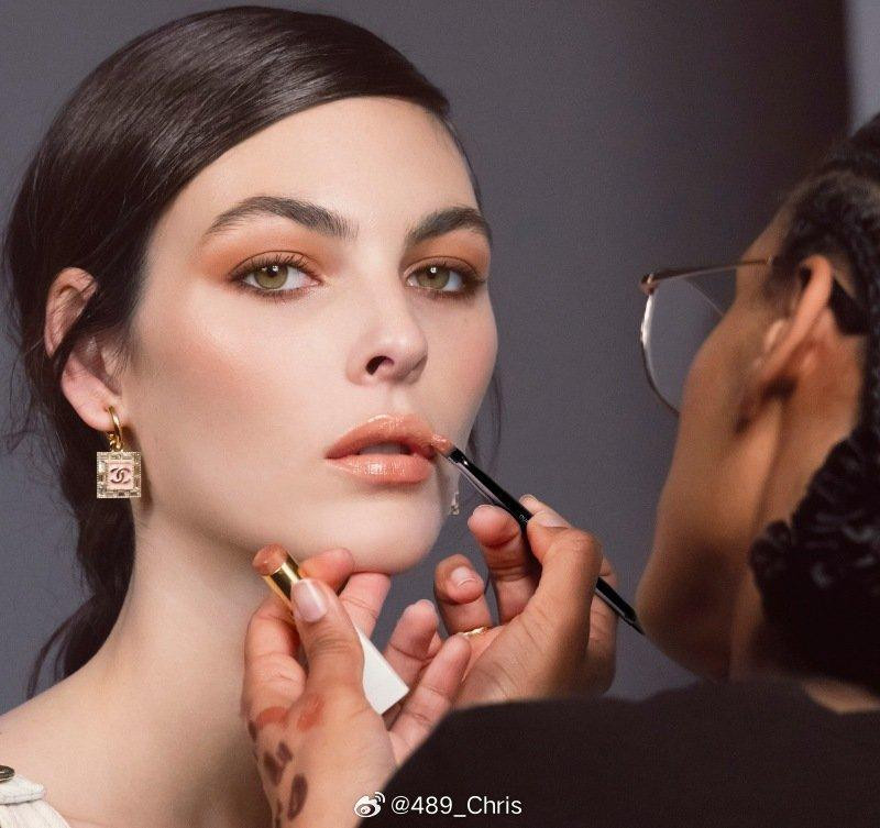 Vittoria Ceretti featured in  the Chanel Beauty advertisement for Spring/Summer 2025