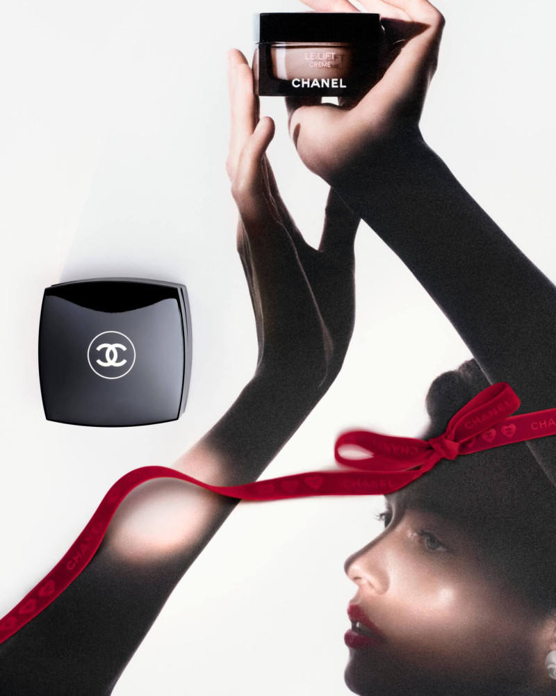 Ella McCutcheon featured in  the Chanel Beauty Valentine\'s Day Campaign advertisement for Spring 2025