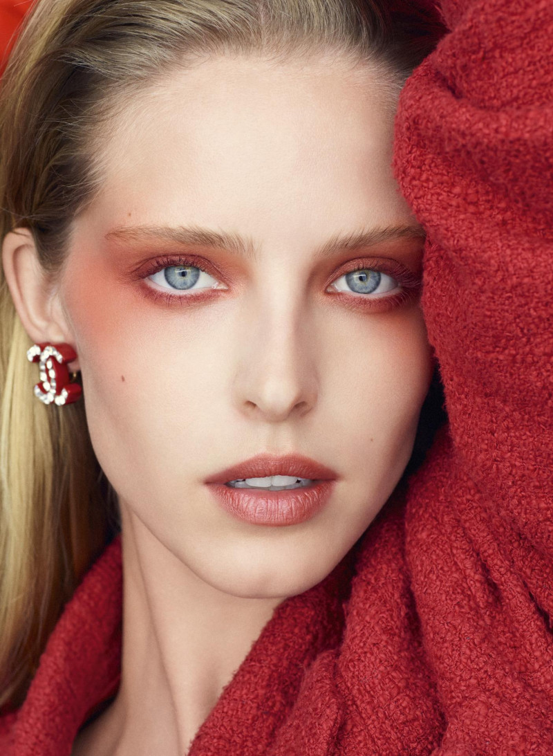 Abby Champion featured in  the Chanel Beauty advertisement for Spring/Summer 2023