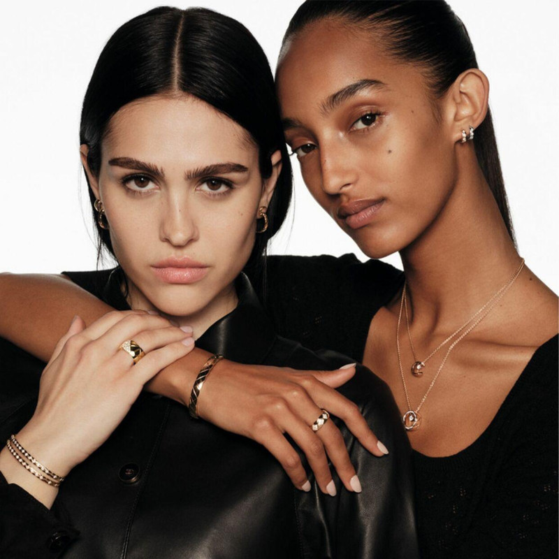 Amelia Gray Hamlin featured in  the Chanel Fine Jewellery Coco Crush Fine Jewelry advertisement for Pre-Spring 2025
