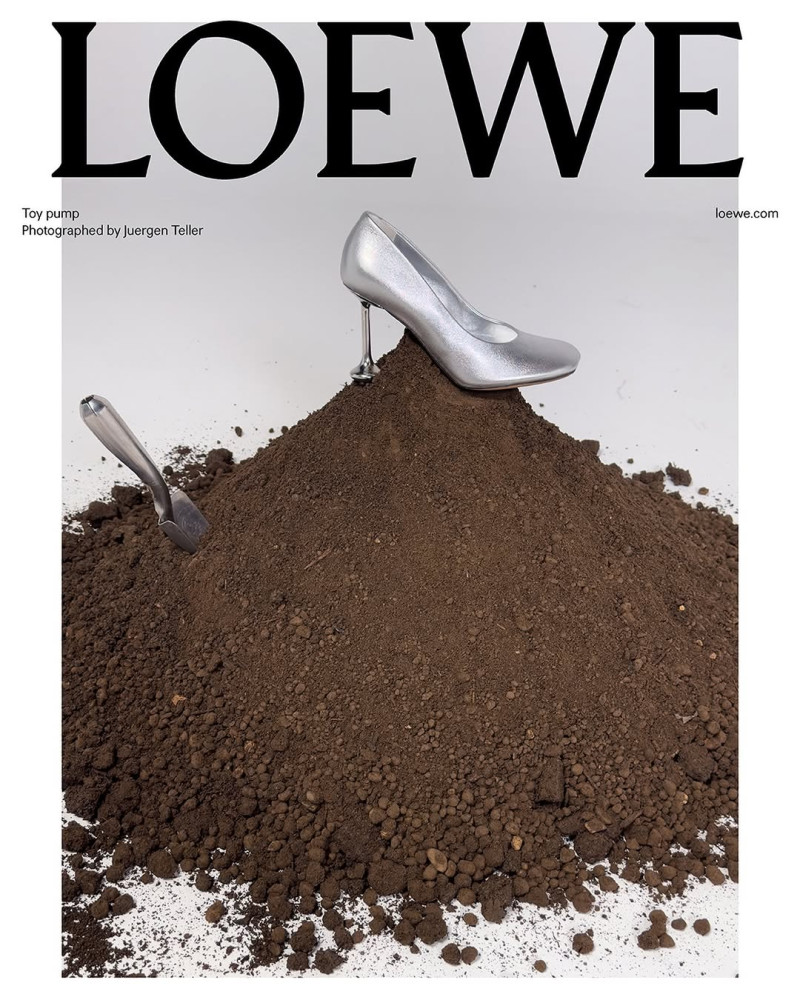 Loewe advertisement for Resort 2025