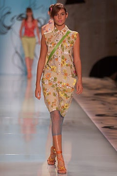 Cacharel fashion show for Spring/Summer 2002
