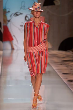 Cacharel fashion show for Spring/Summer 2002