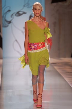 Cacharel fashion show for Spring/Summer 2002
