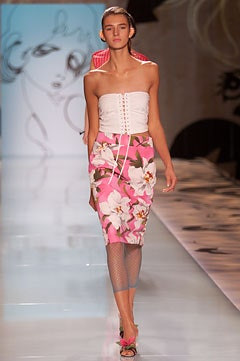 Cacharel fashion show for Spring/Summer 2002