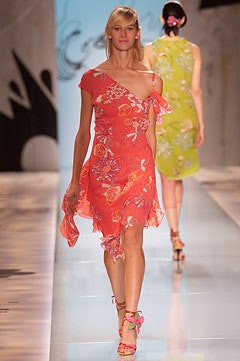 Cacharel fashion show for Spring/Summer 2002