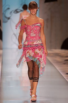 Cacharel fashion show for Spring/Summer 2002