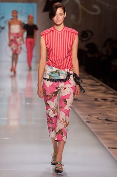 Cacharel fashion show for Spring/Summer 2002