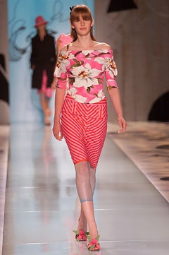 Cacharel fashion show for Spring/Summer 2002