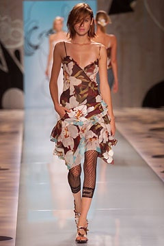 Cacharel fashion show for Spring/Summer 2002