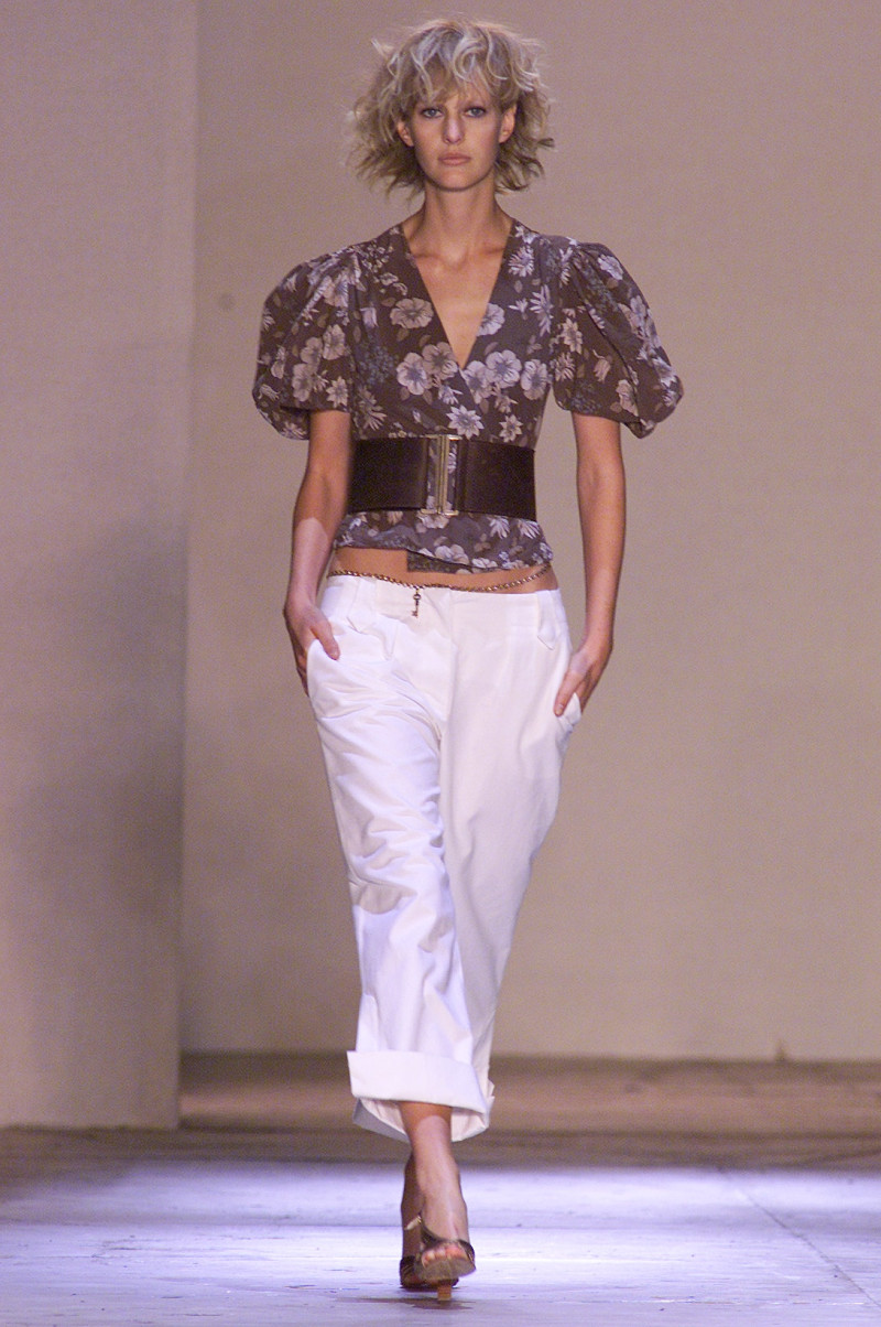 Chloe fashion show for Spring/Summer 2002