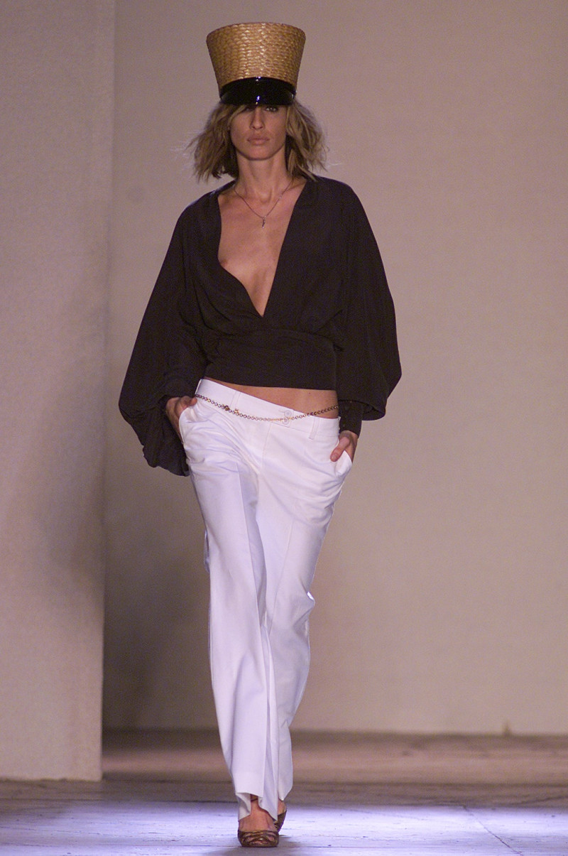 Chloe fashion show for Spring/Summer 2002