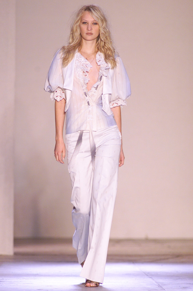 Chloe fashion show for Spring/Summer 2002