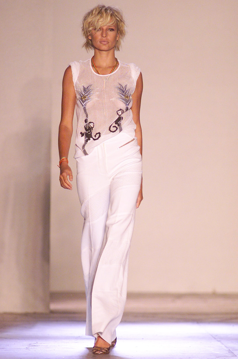 Chloe fashion show for Spring/Summer 2002