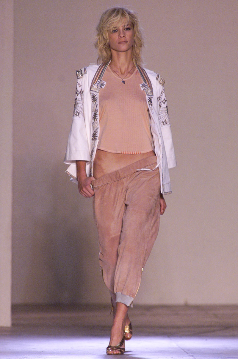 Chloe fashion show for Spring/Summer 2002