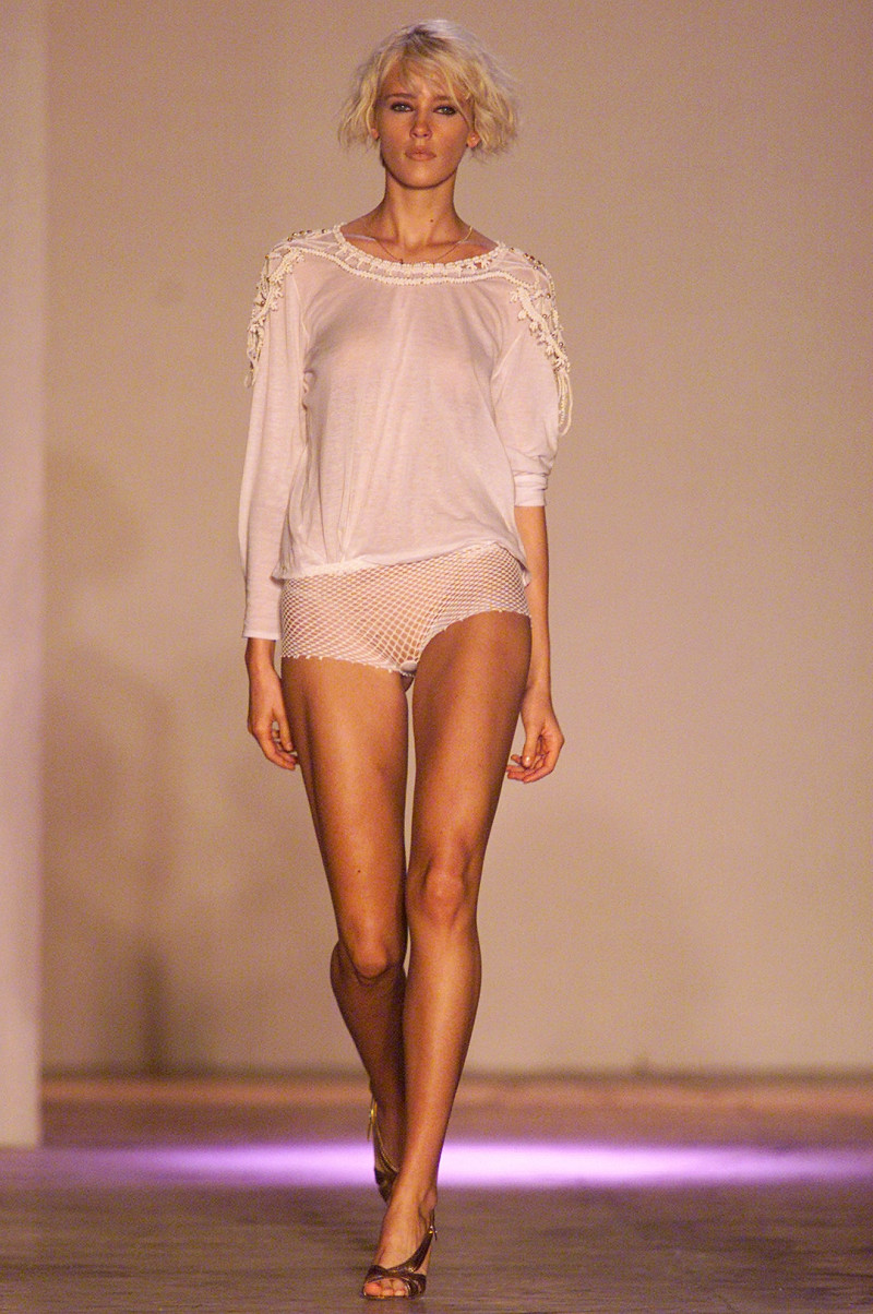 Chloe fashion show for Spring/Summer 2002