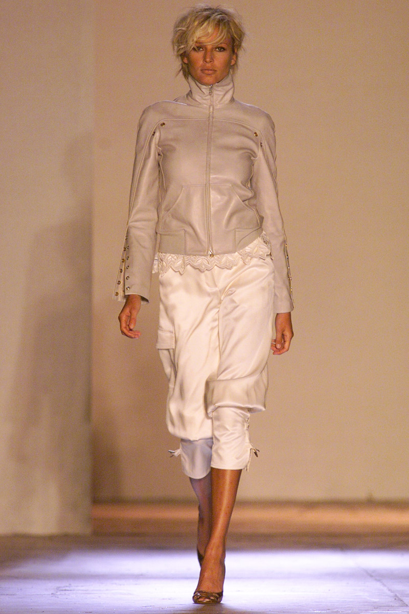 Chloe fashion show for Spring/Summer 2002