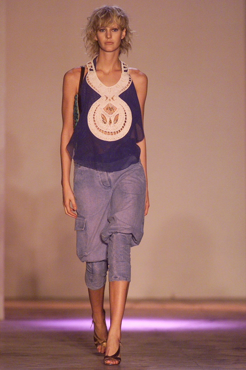 Chloe fashion show for Spring/Summer 2002