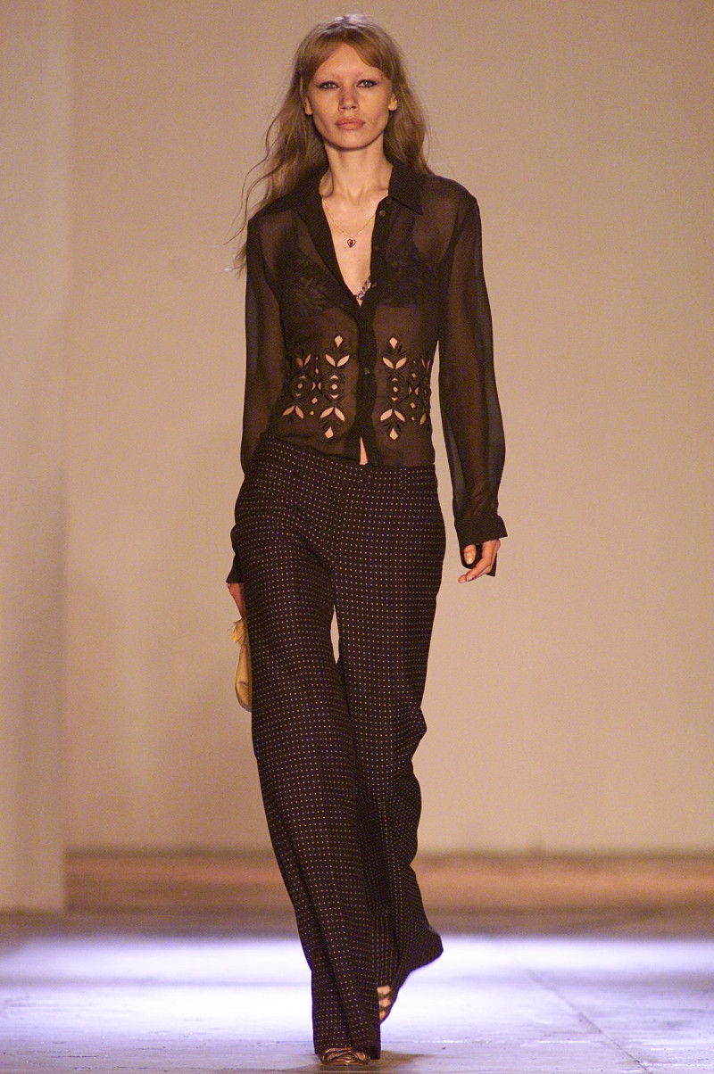 Chloe fashion show for Spring/Summer 2002
