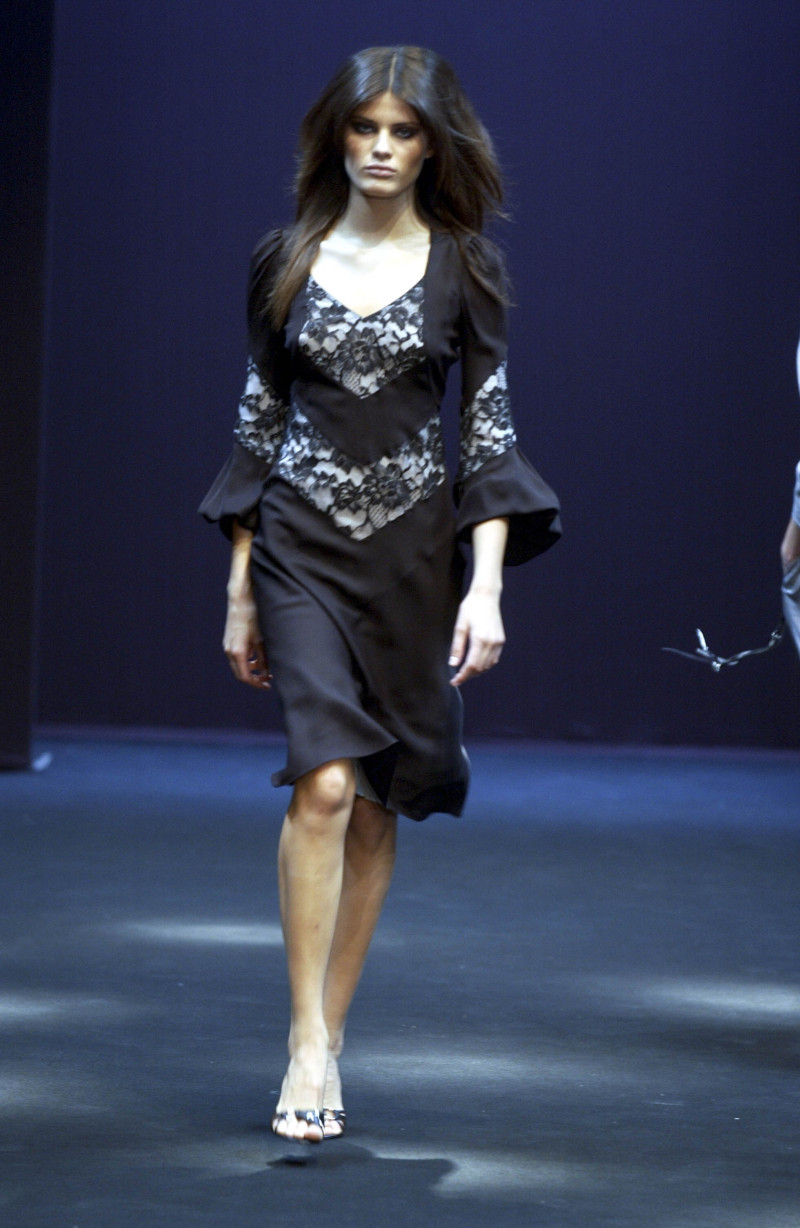 Isabeli Fontana featured in  the Clements Ribeiro fashion show for Spring/Summer 2002