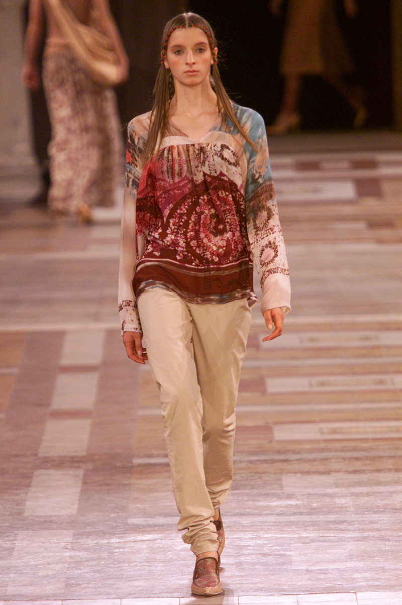 Dries van Noten fashion show for Spring/Summer 2002