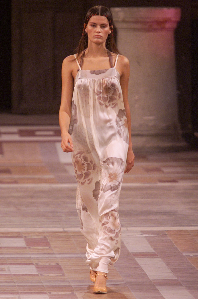 Isabeli Fontana featured in  the Dries van Noten fashion show for Spring/Summer 2002