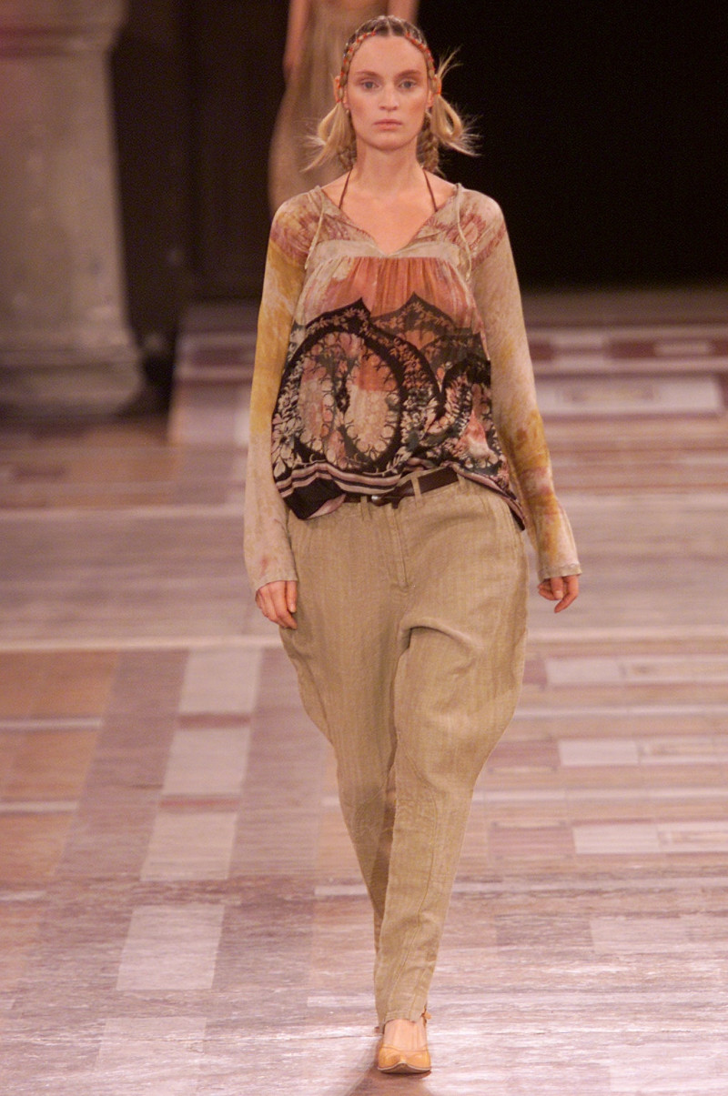Dries van Noten fashion show for Spring/Summer 2002