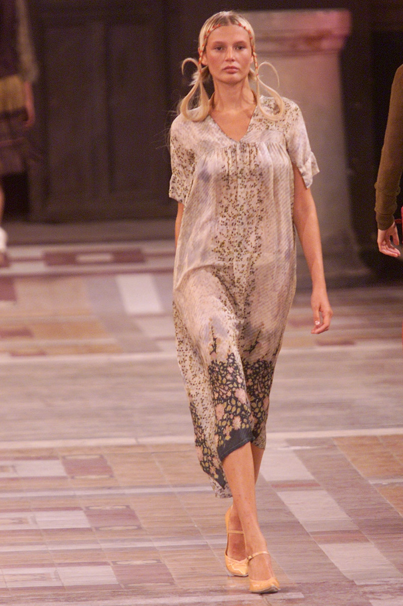 Dries van Noten fashion show for Spring/Summer 2002