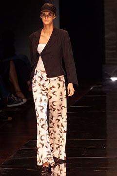 Giorgio Armani fashion show for Spring/Summer 2002