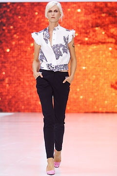 Matthew Williamson fashion show for Spring/Summer 2002