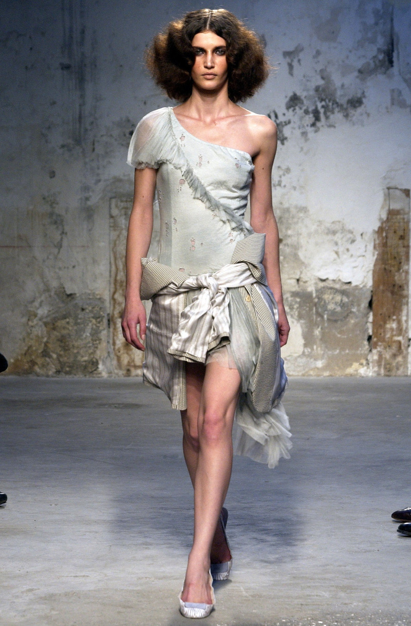 Anne Valerie Hash fashion show for Autumn/Winter 2003