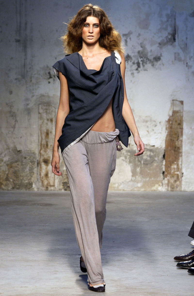 Anne Valerie Hash fashion show for Autumn/Winter 2003