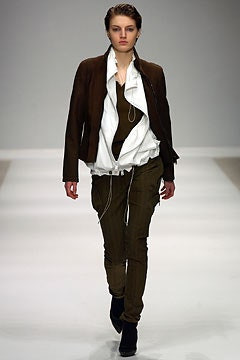 Burberry fashion show for Autumn/Winter 2003