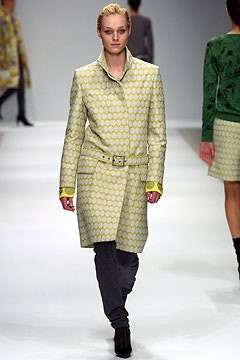 Burberry fashion show for Autumn/Winter 2003