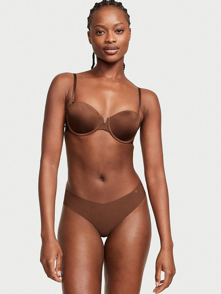 Mayowa Nicholas featured in  the Victoria\'s Secret catalogue for Spring/Summer 2025