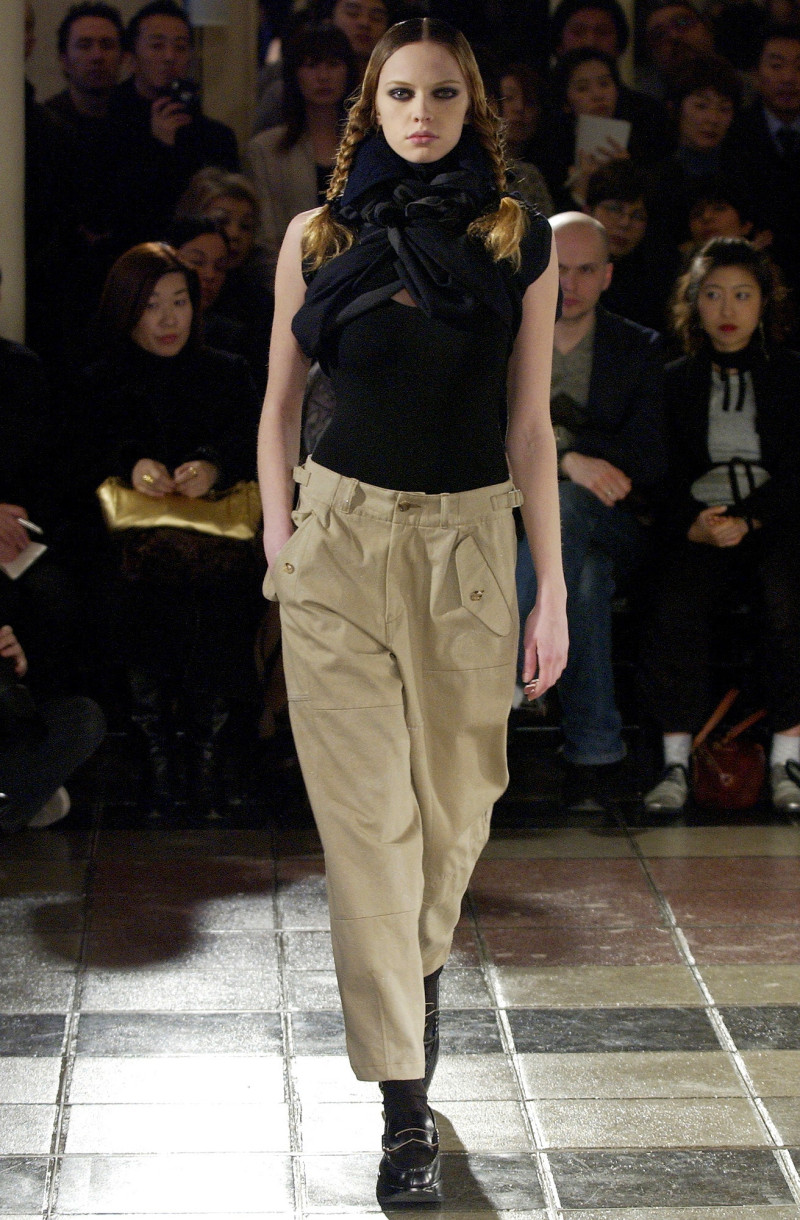 Comme Des Garcons fashion show for Autumn/Winter 2003