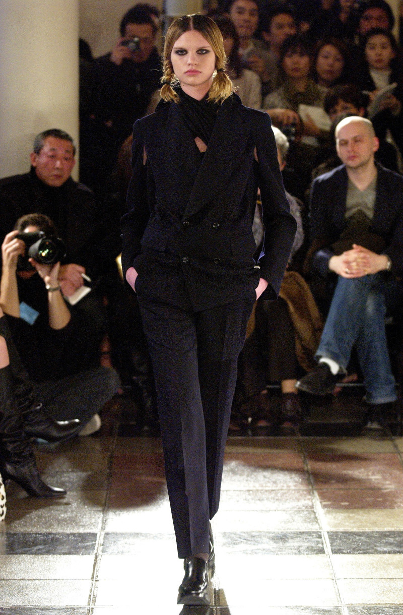Comme Des Garcons fashion show for Autumn/Winter 2003