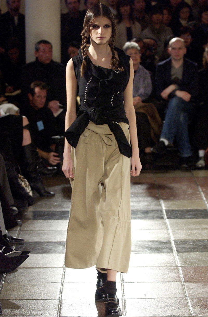 Comme des Garçons fashion show for Autumn/Winter 2003