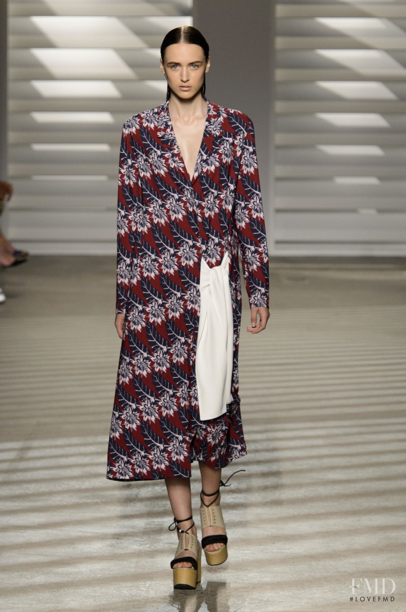 Stasha Yatchuk featured in  the Thakoon fashion show for Spring/Summer 2015