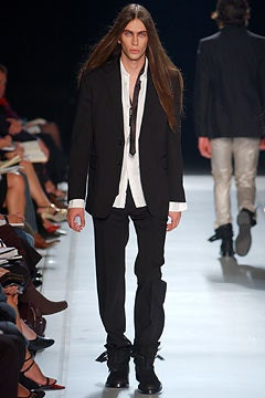 Ann Demeulemeester fashion show for Spring/Summer 2003