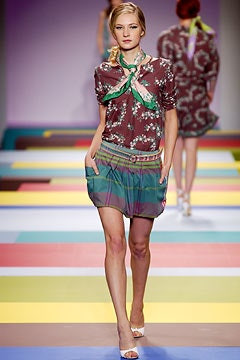 Cacharel fashion show for Spring/Summer 2003