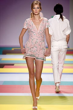 Cacharel fashion show for Spring/Summer 2003