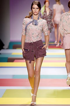 Cacharel fashion show for Spring/Summer 2003