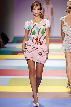 Cacharel fashion show for Spring/Summer 2003