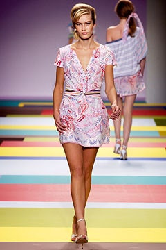 Cacharel fashion show for Spring/Summer 2003