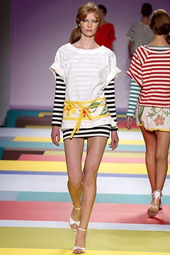 Cacharel fashion show for Spring/Summer 2003
