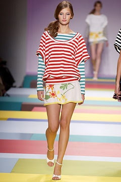 Cacharel fashion show for Spring/Summer 2003