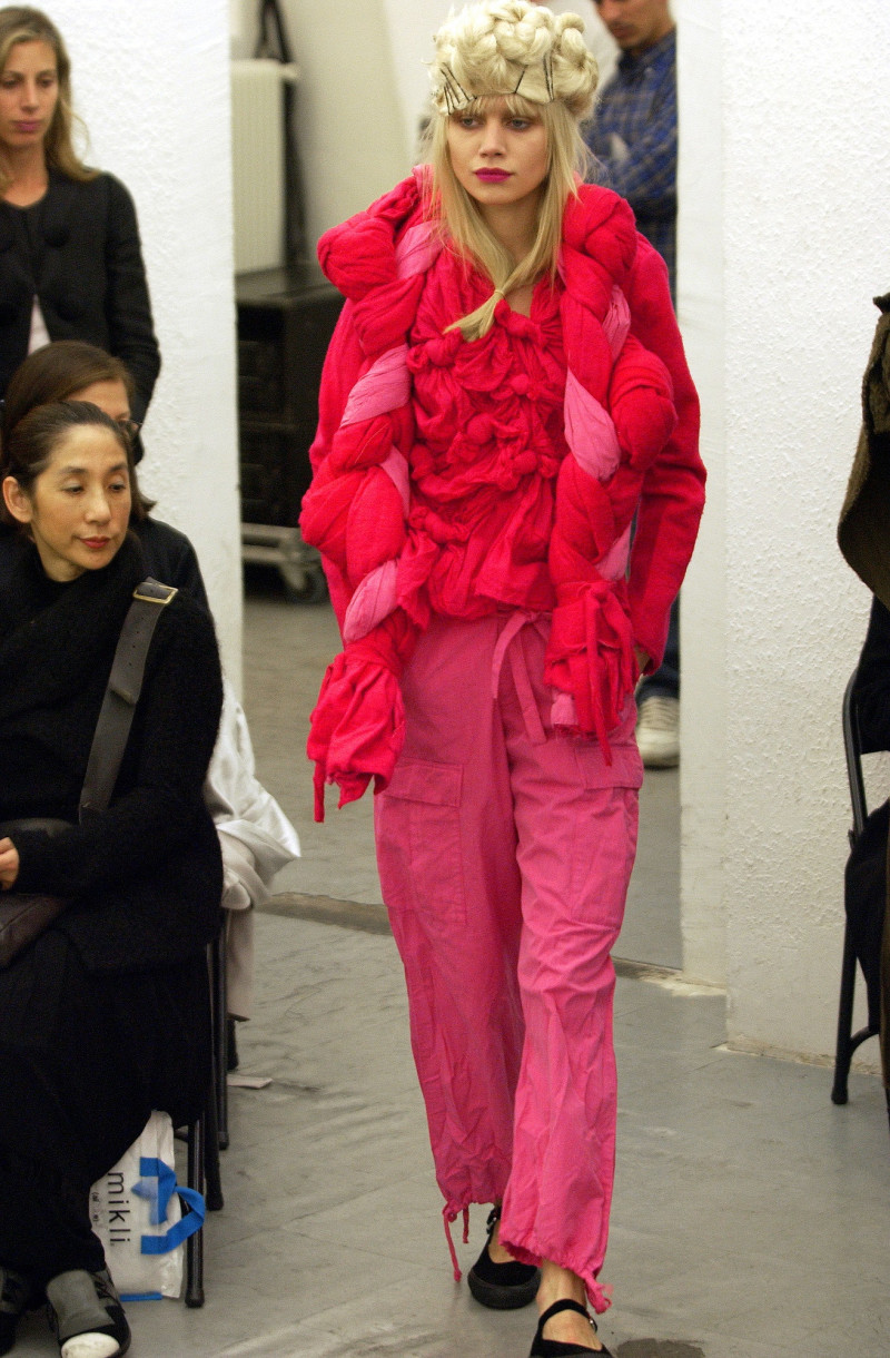 Comme Des Garcons fashion show for Spring/Summer 2003