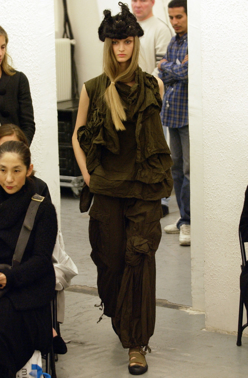 Comme Des Garcons fashion show for Spring/Summer 2003