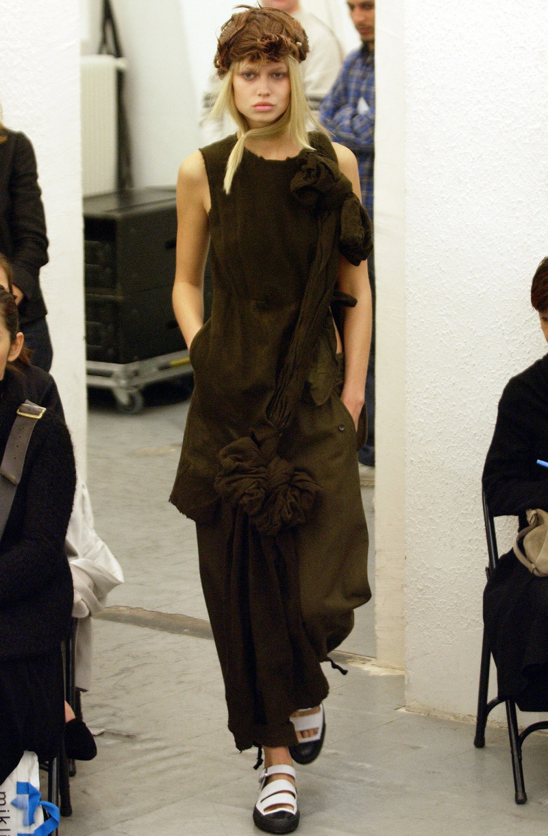 Comme Des Garcons fashion show for Spring/Summer 2003